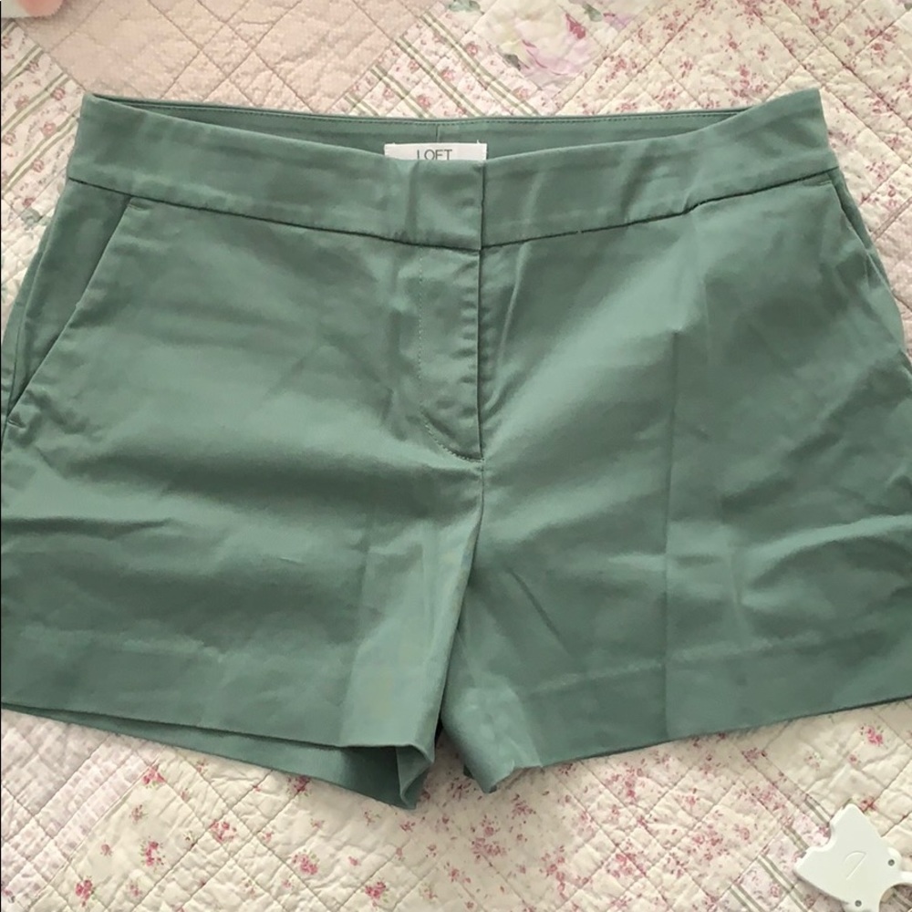 Loft Riviera Shorts Green 4” inseam size 8